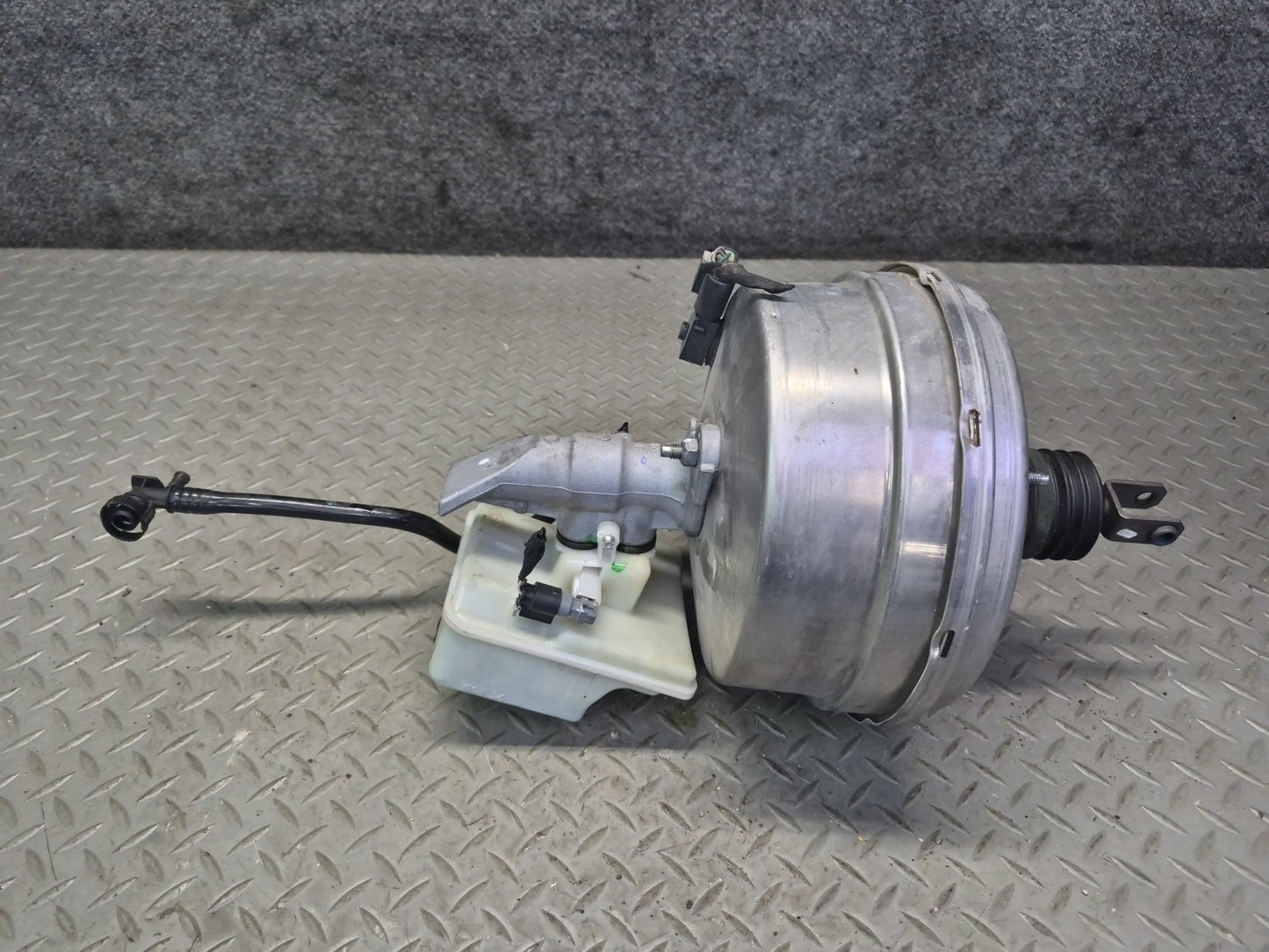 2012-2015 Mercedes W166 ML63 AMG Power Brake Booster W/ Master Cylinder Assembly
