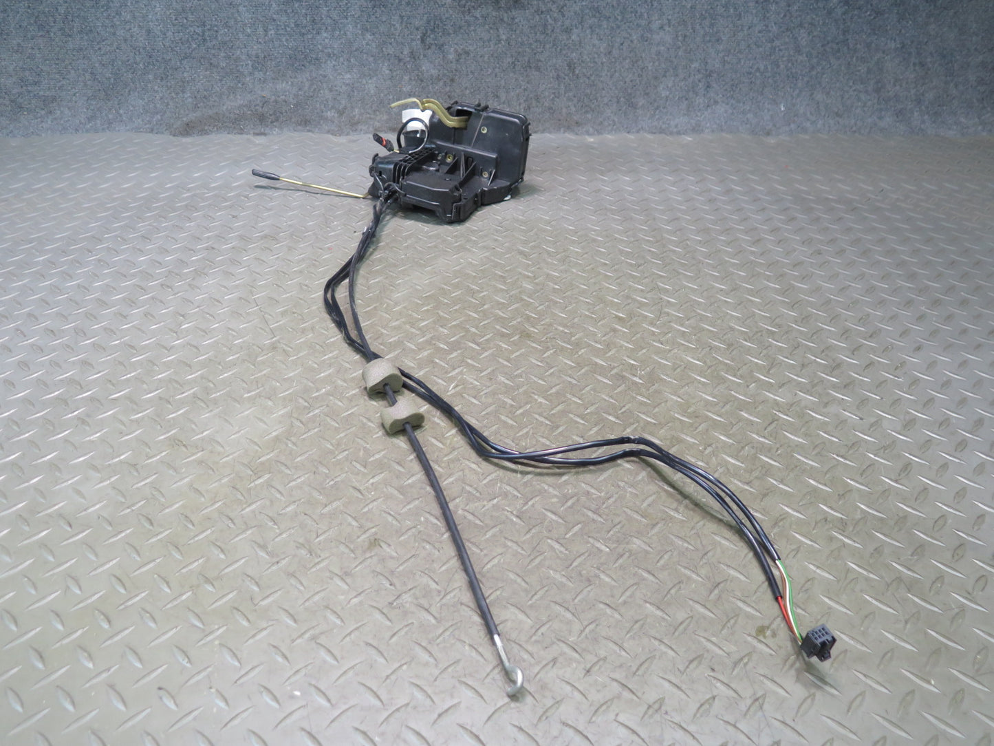 05-11 Mercedes R171 Slk-class Left Door Lock Latch Actuator OEM