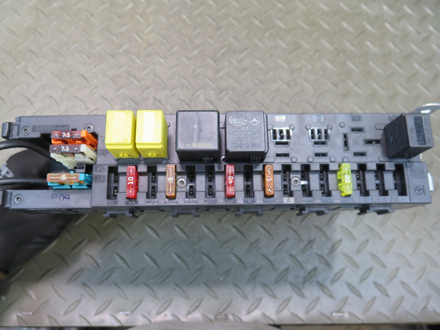 05-11 Mercedes R171 Slk-class Rear SAM Fuse Relay Box Module 1715451301 OEM