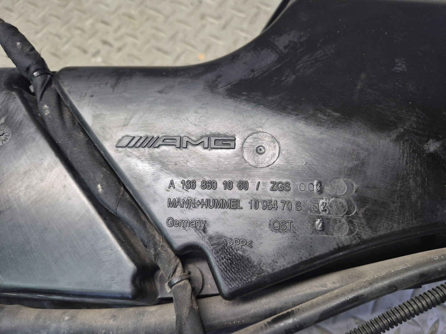 2012-2015 Mercedes W166 ML63 AMG Windshield Washer Fluid Reservoir Tank W/ Pump