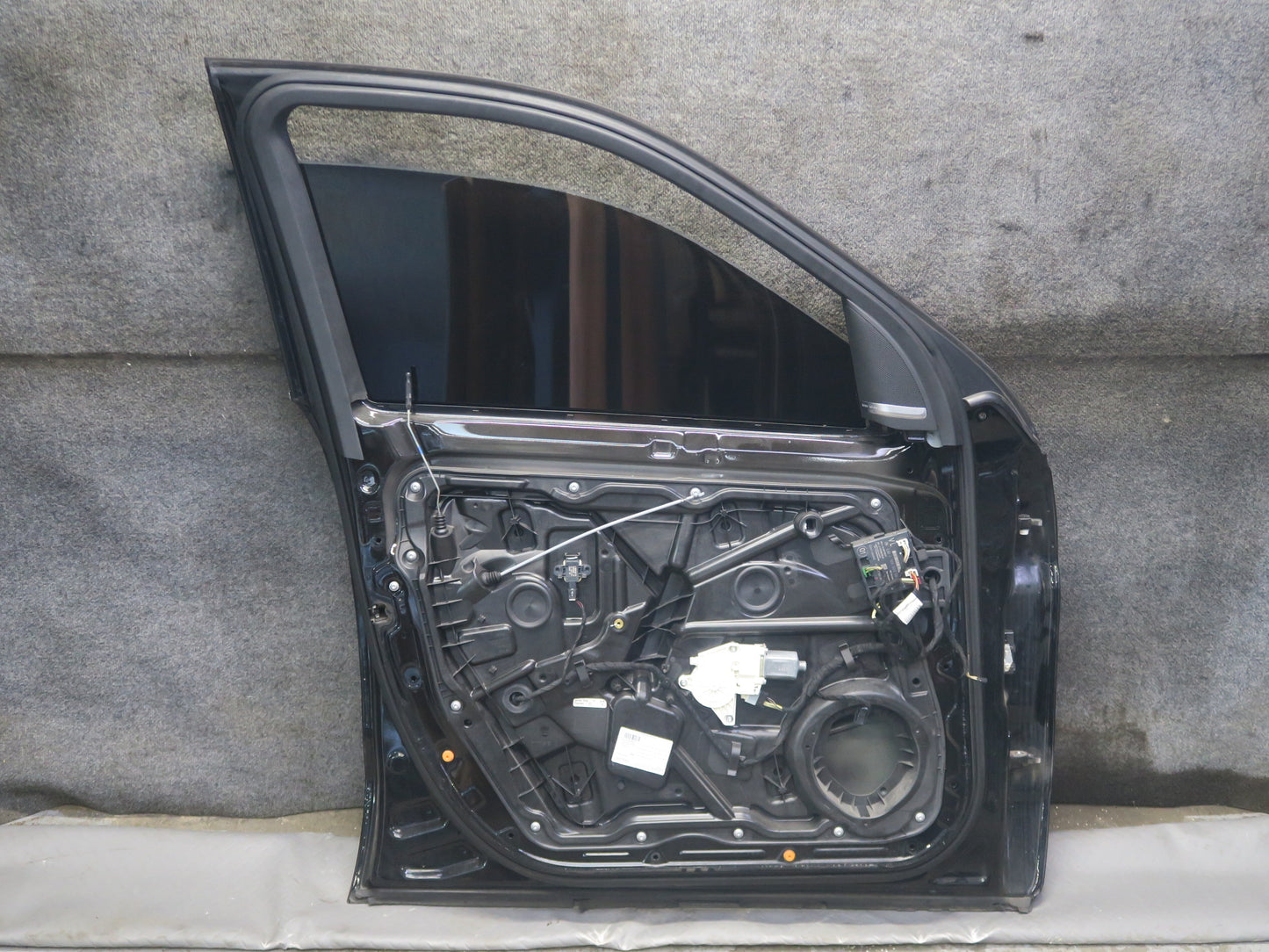 2012-2019 Mercedes W166 GLE ML Front Left Side Door Shell Panel W/ Glass Damaged
