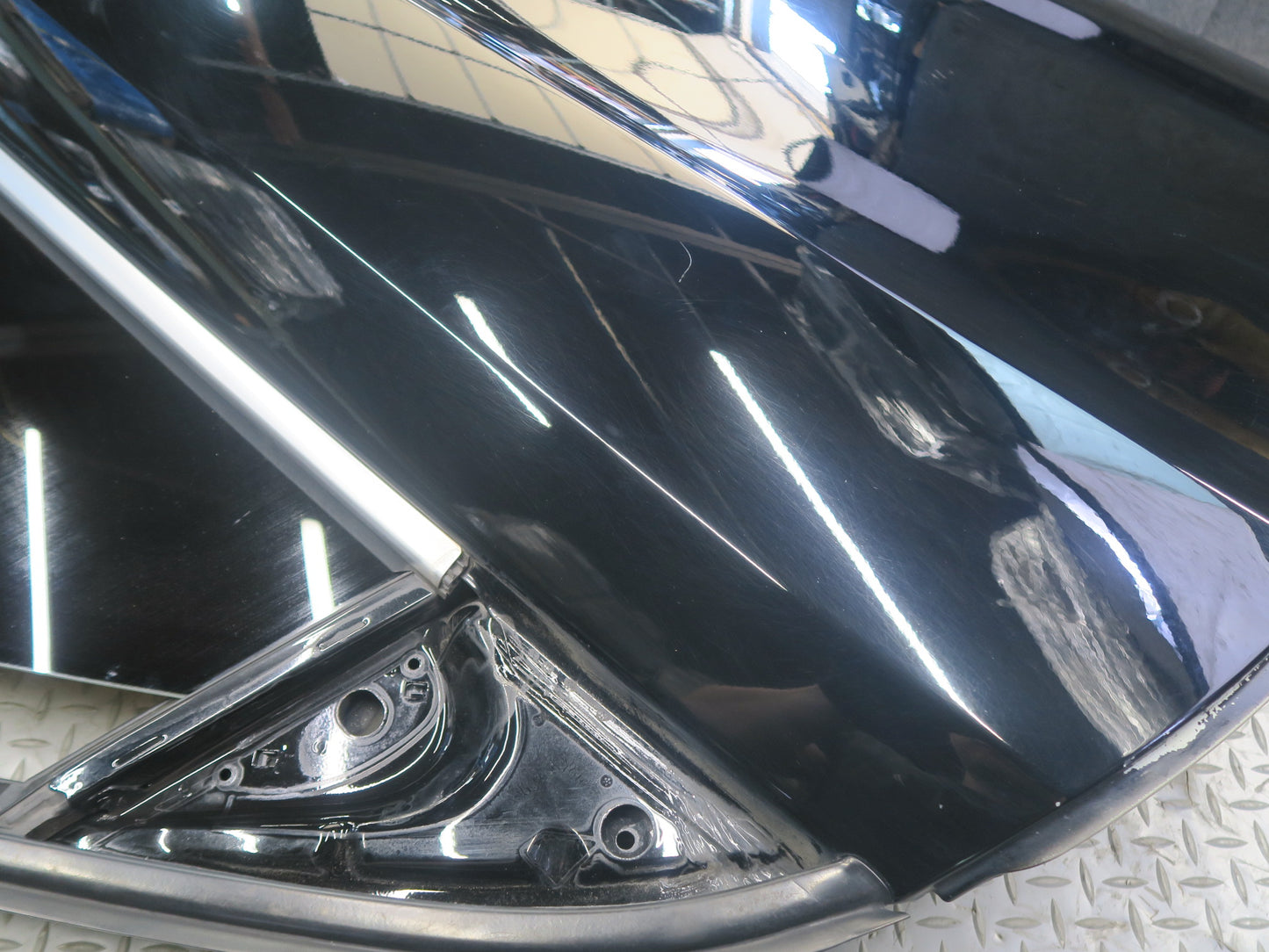 2012-2019 Mercedes W166 GLE ML Front Left Side Door Shell Panel W/ Glass Damaged