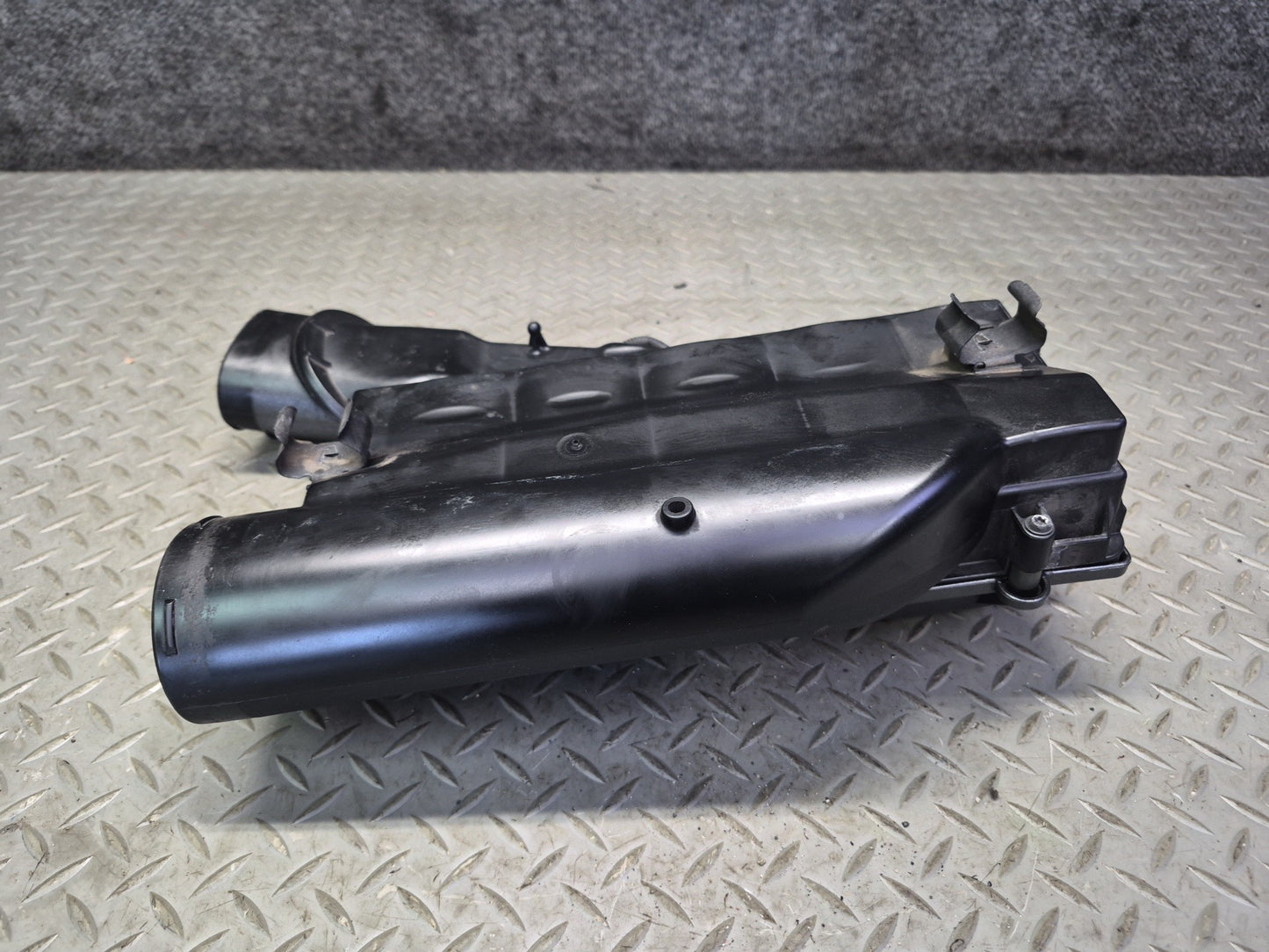 12-15 Mercedes W166 ML63 AMG 5.5L Engine Right Air Cleaner Intake Box Housing