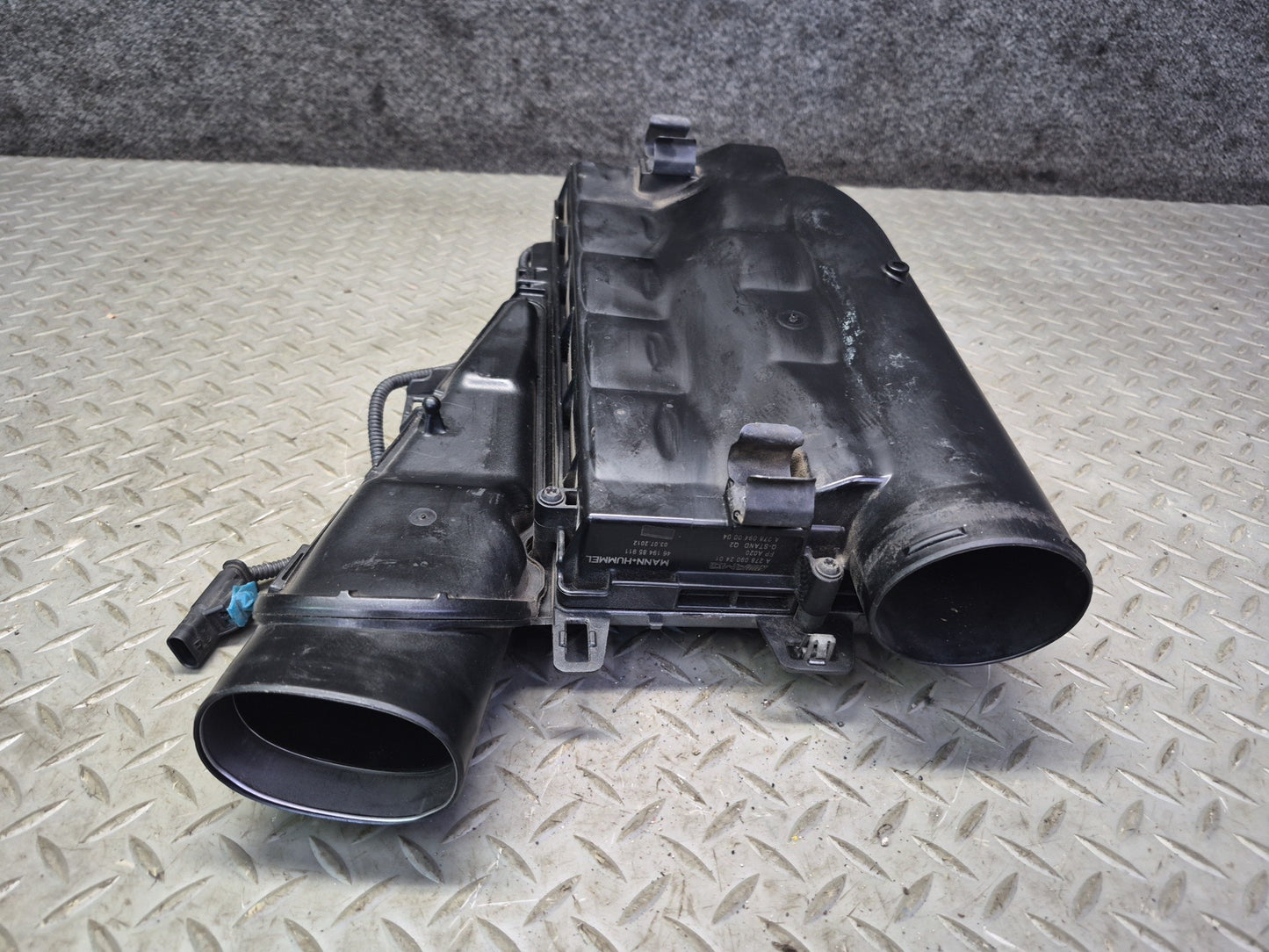 12-15 Mercedes W166 ML63 AMG 5.5L Engine Right Air Cleaner Intake Box Housing