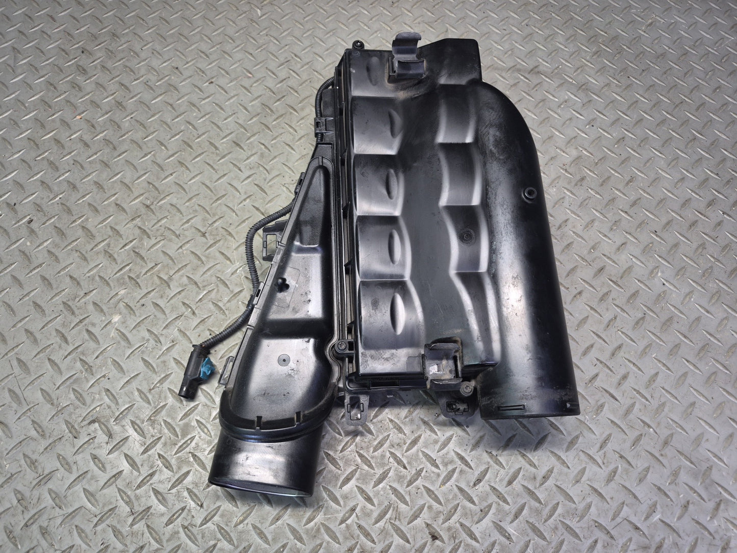 12-15 Mercedes W166 ML63 AMG 5.5L Engine Right Air Cleaner Intake Box Housing