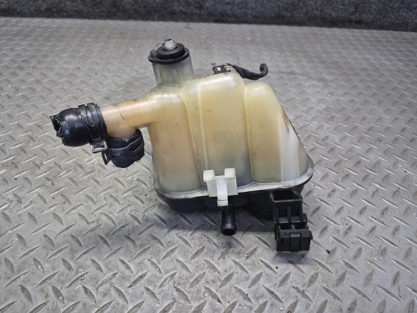 2012-2019 Mercedes X166 W166 ML GLE Coolant Expansion Overflow Reservoir Tank