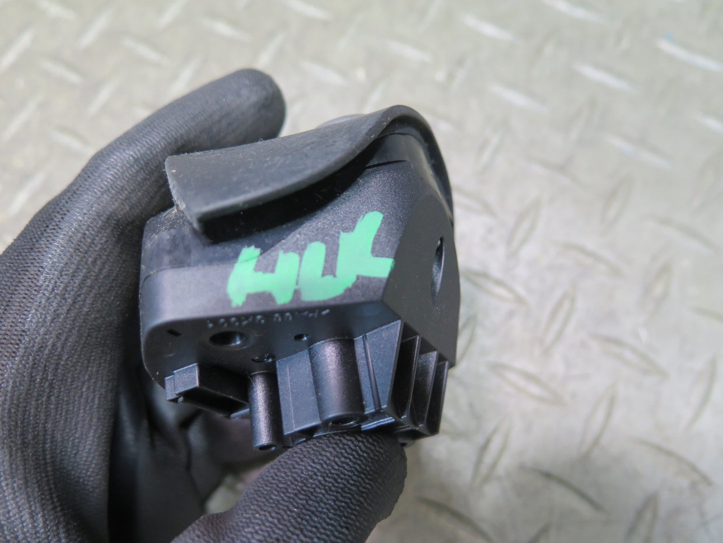 05-11 Mercedes R171 Slk-class Steering Wheel Phone Control Button Switch OEM