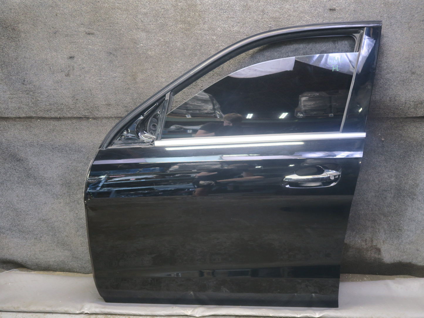 2012-2019 Mercedes W166 GLE ML Front Left Side Door Shell Panel W/ Glass Damaged