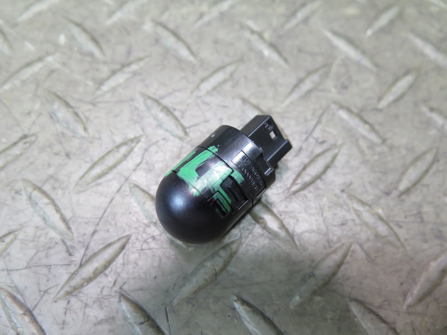05-11 Mercedes R171 Slk-class Sunlight Temperature Sensor 1718300072 OEM