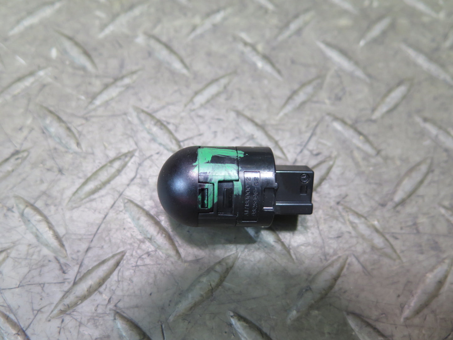 05-11 Mercedes R171 Slk-class Sunlight Temperature Sensor 1718300072 OEM