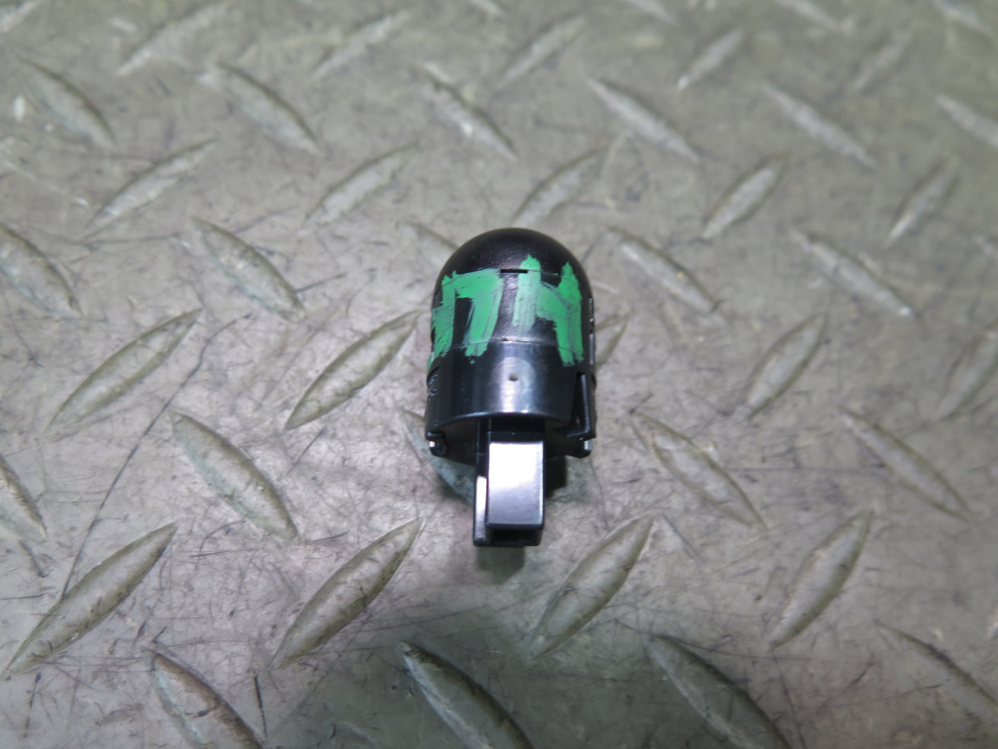 05-11 Mercedes R171 Slk-class Sunlight Temperature Sensor 1718300072 OEM