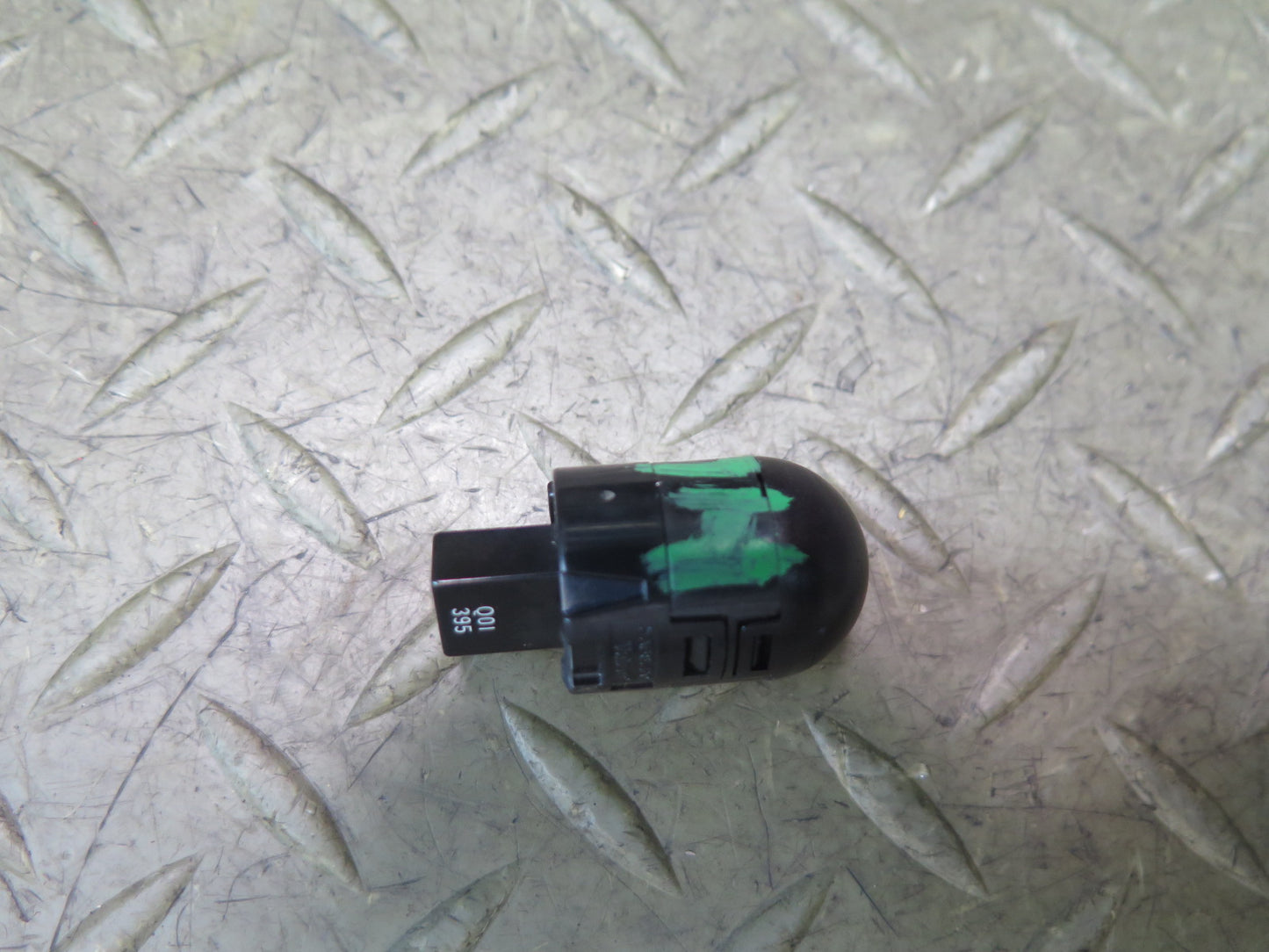 05-11 Mercedes R171 Slk-class Sunlight Temperature Sensor 1718300072 OEM