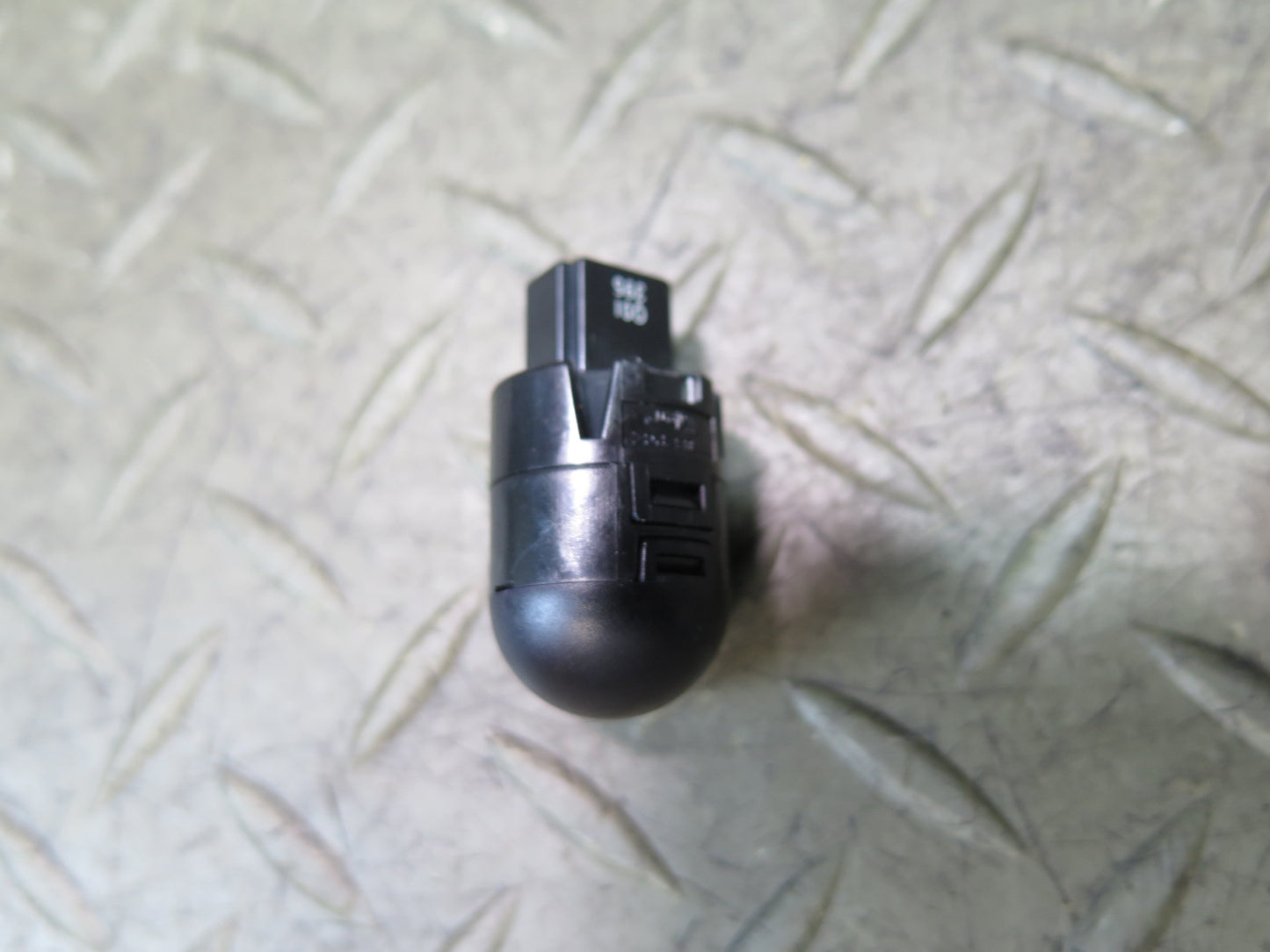 05-11 Mercedes R171 Slk-class Sunlight Temperature Sensor 1718300072 OEM