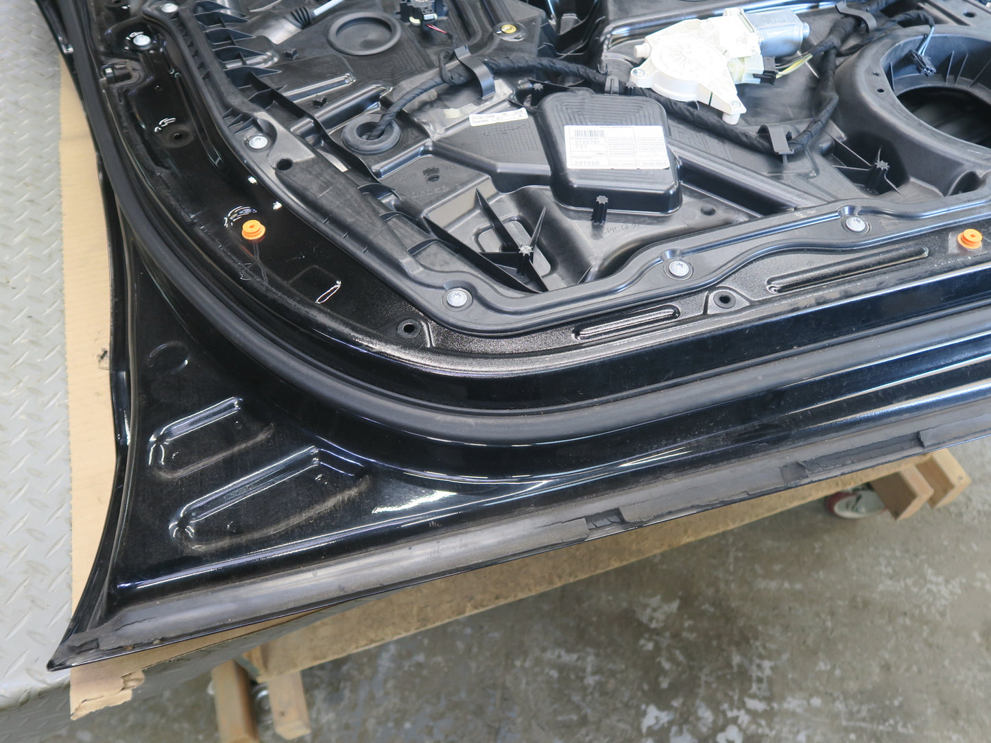 2012-2019 Mercedes W166 GLE ML Front Left Side Door Shell Panel W/ Glass Damaged