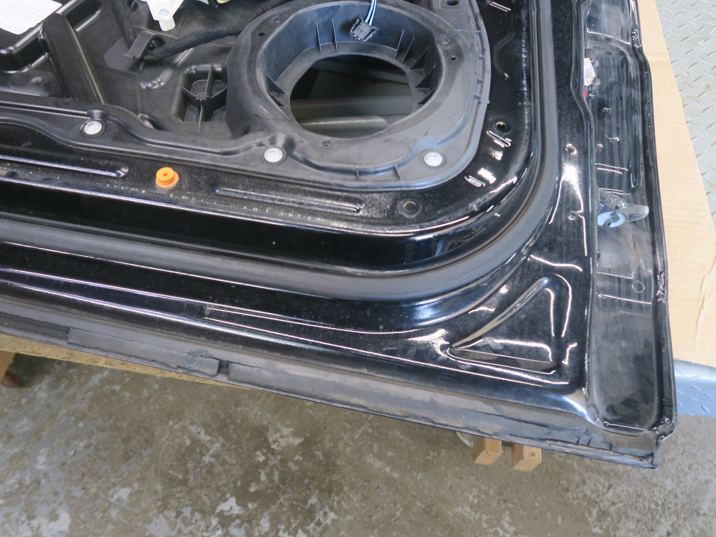 2012-2019 Mercedes W166 GLE ML Front Left Side Door Shell Panel W/ Glass Damaged