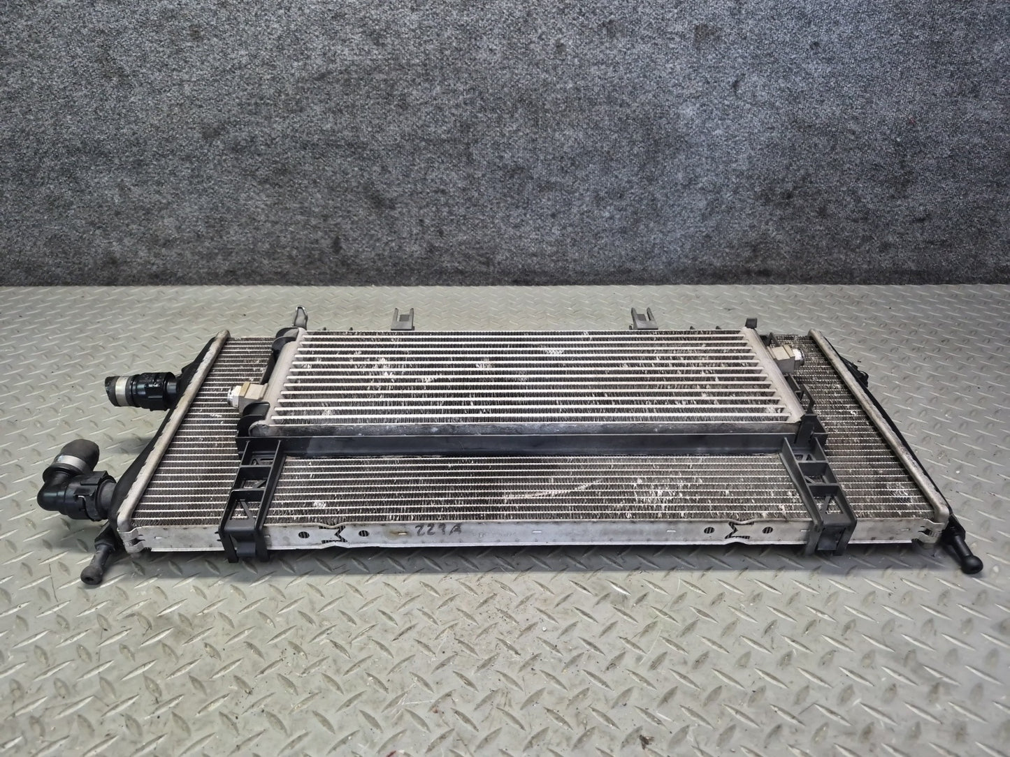 2012-2015 Mercedes W166 ML63 AMG 5.5L Engine Motor Cooling Radiator Assembly