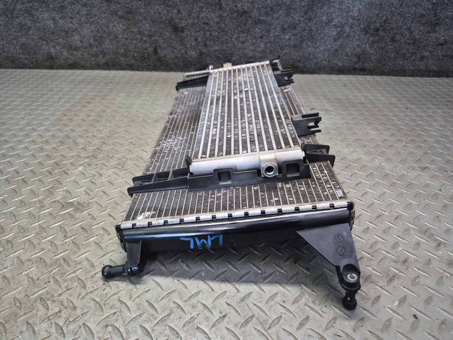2012-2015 Mercedes W166 ML63 AMG 5.5L Engine Motor Cooling Radiator Assembly