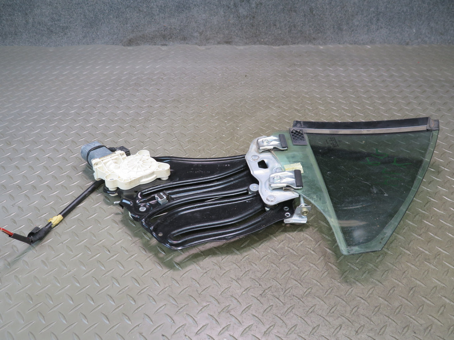 05-11 Mercedes R171 SLK Convertible Rear Right Window Regulator w Motor & Glass