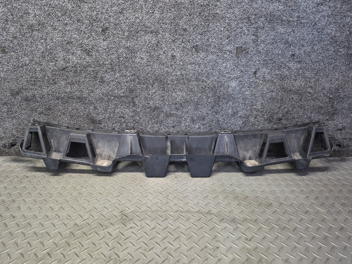 2012-2015 Mercedes X166 W166 Ml-class Rear Center Bumper Support Bracket