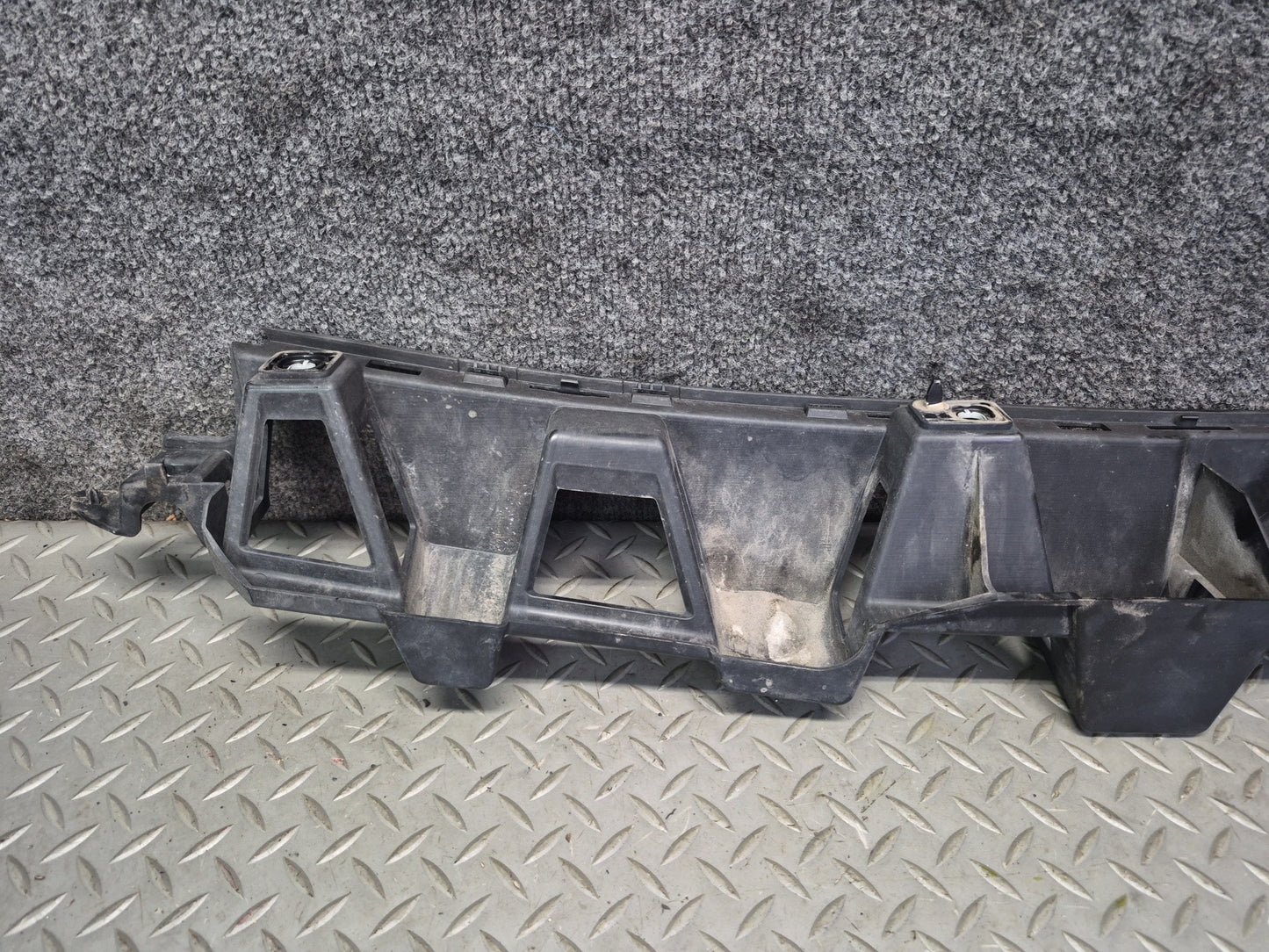 2012-2015 Mercedes X166 W166 Ml-class Rear Center Bumper Support Bracket