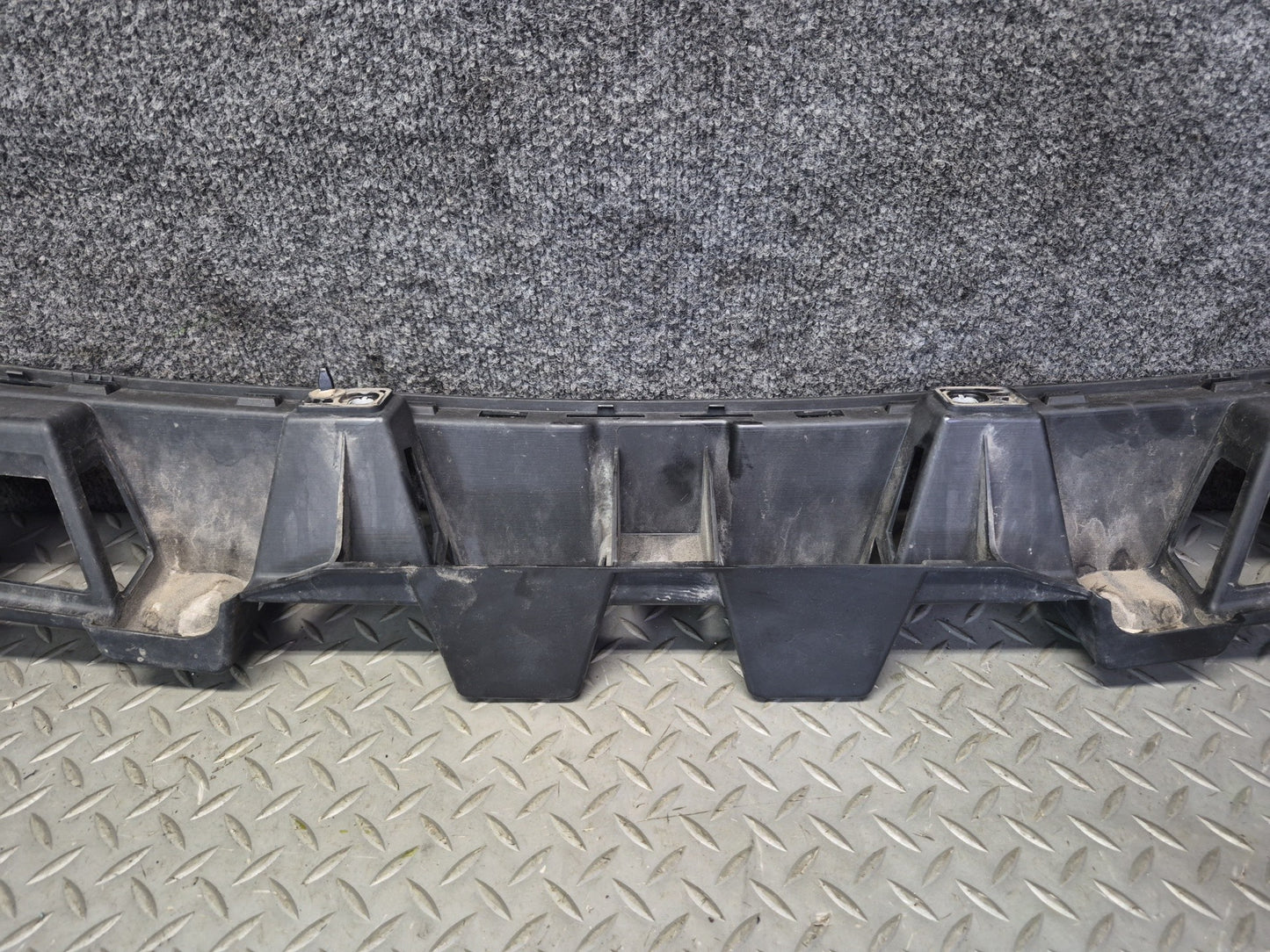 2012-2015 Mercedes X166 W166 Ml-class Rear Center Bumper Support Bracket