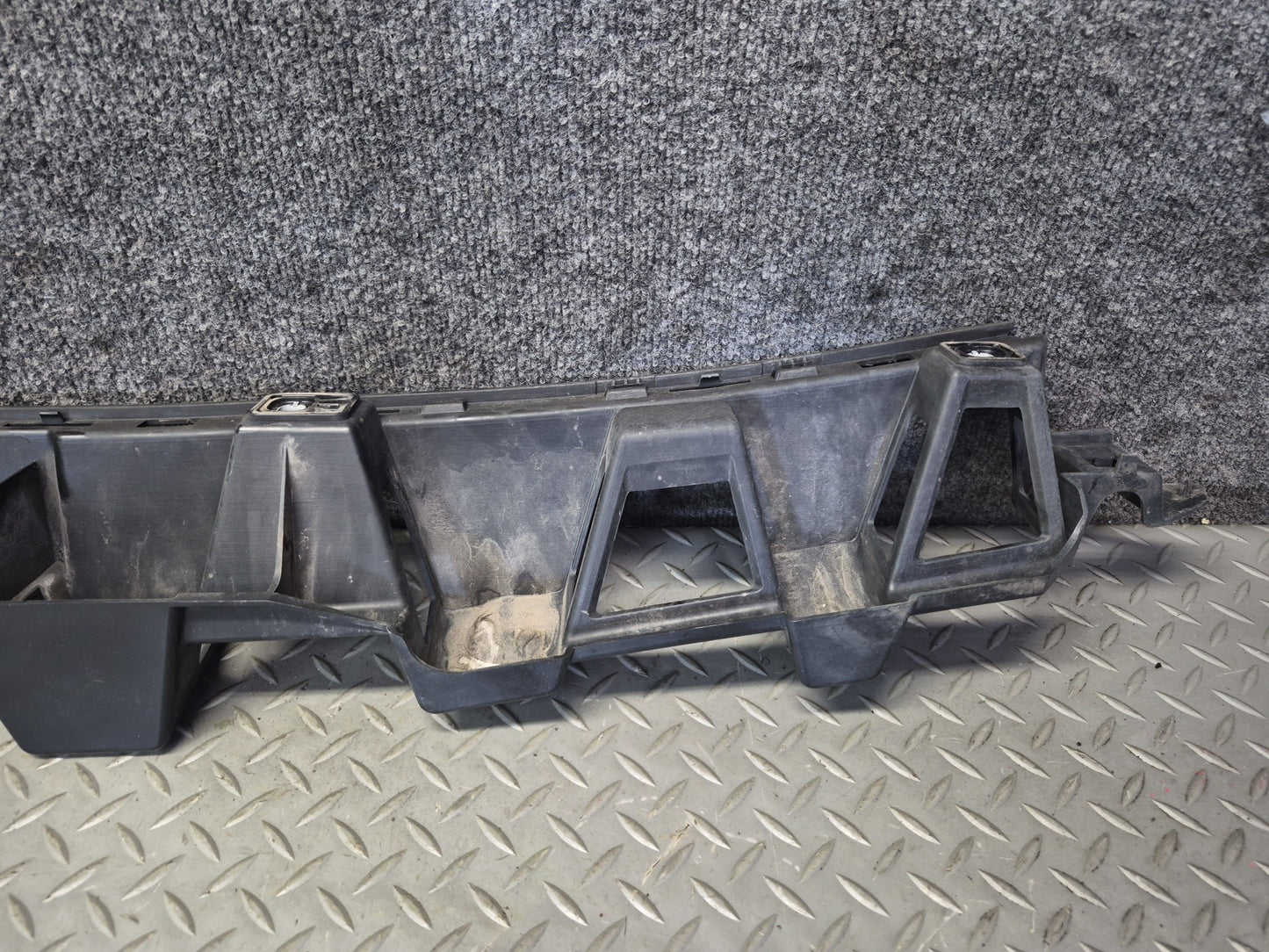 2012-2015 Mercedes X166 W166 Ml-class Rear Center Bumper Support Bracket