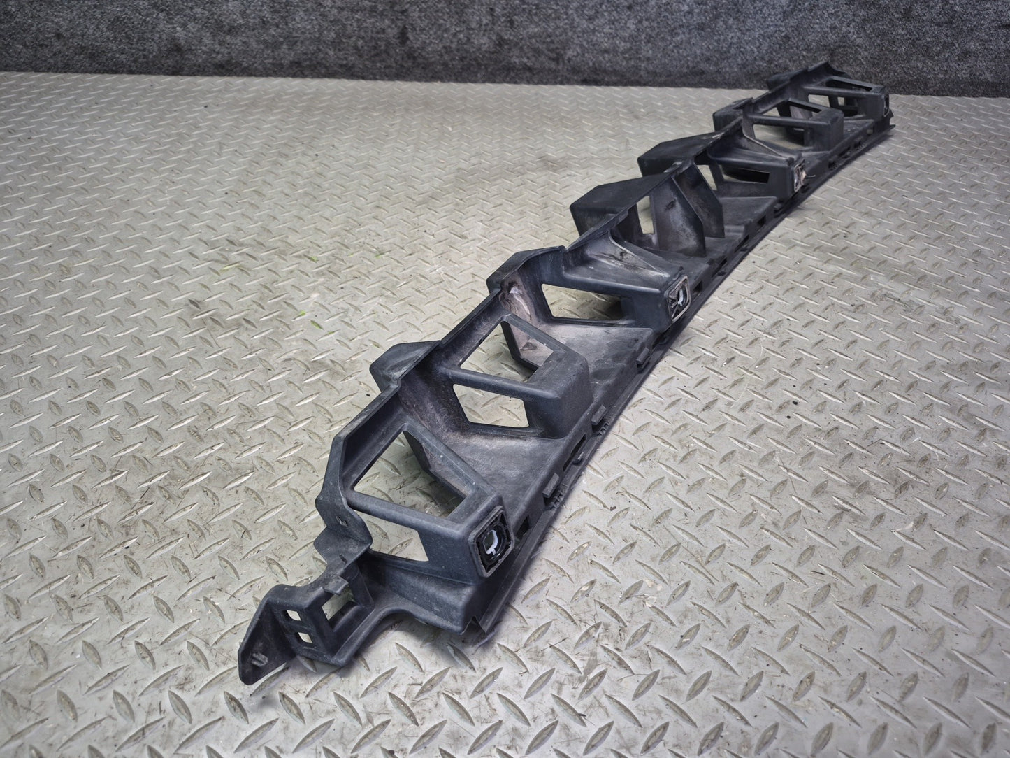 2012-2015 Mercedes X166 W166 Ml-class Rear Center Bumper Support Bracket