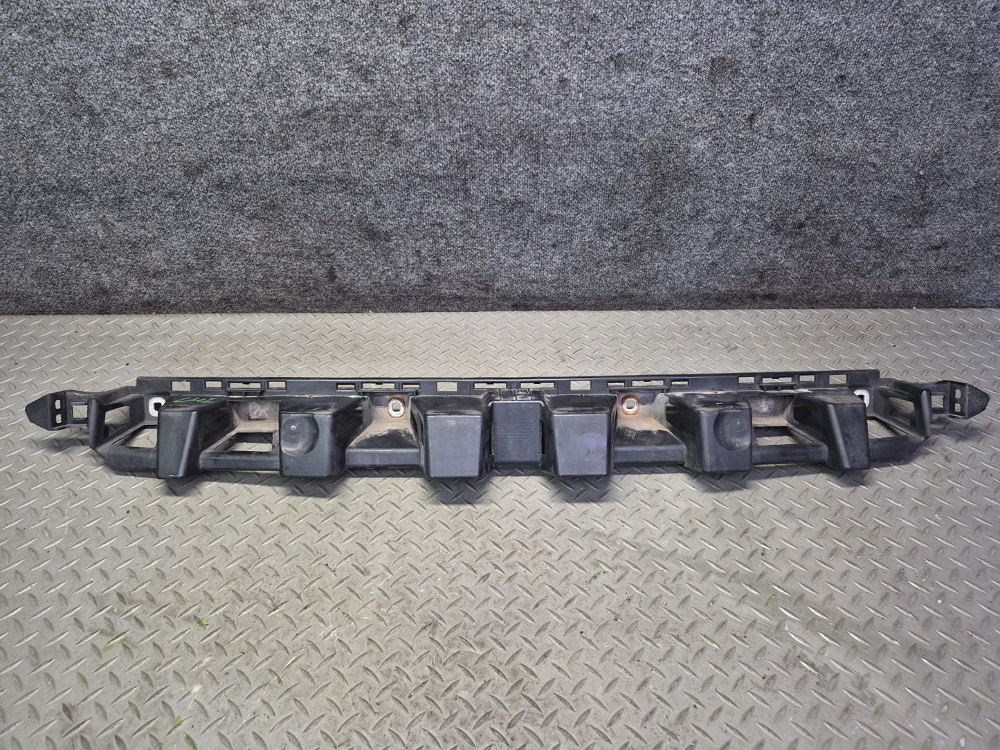 2012-2015 Mercedes X166 W166 Ml-class Rear Center Bumper Support Bracket