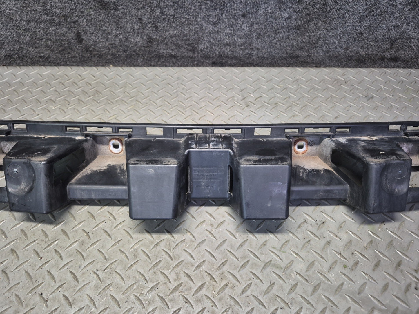 2012-2015 Mercedes X166 W166 Ml-class Rear Center Bumper Support Bracket