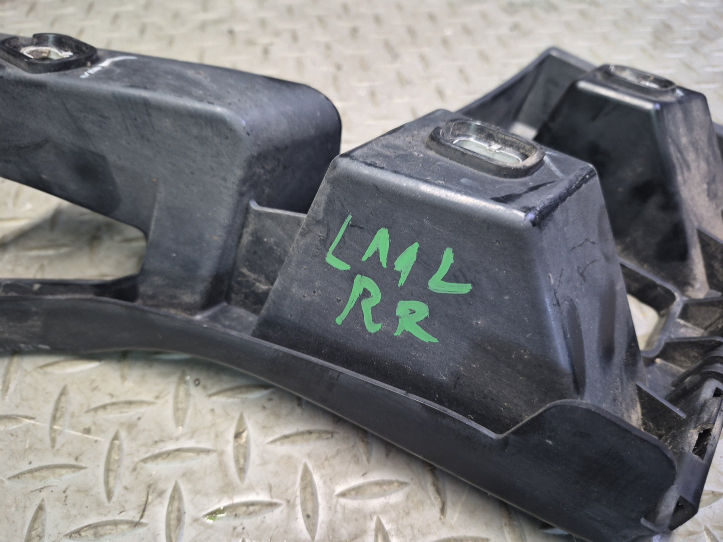 2012-2015 Mercedes X166 W166 Ml-class Rear Left Right Bumper Support Bracket Set