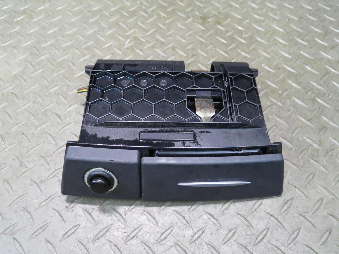 05-11 Mercedes R171 Slk-class Front Center Console Ash Tray w Lighter OEM