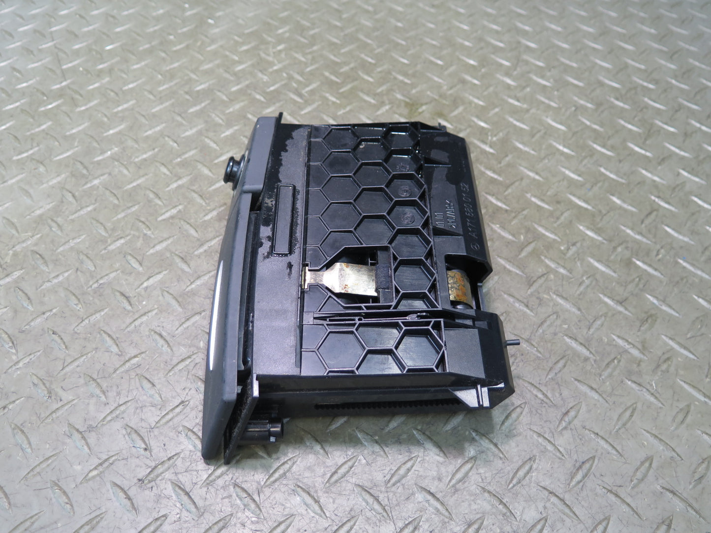 05-11 Mercedes R171 Slk-class Front Center Console Ash Tray w Lighter OEM