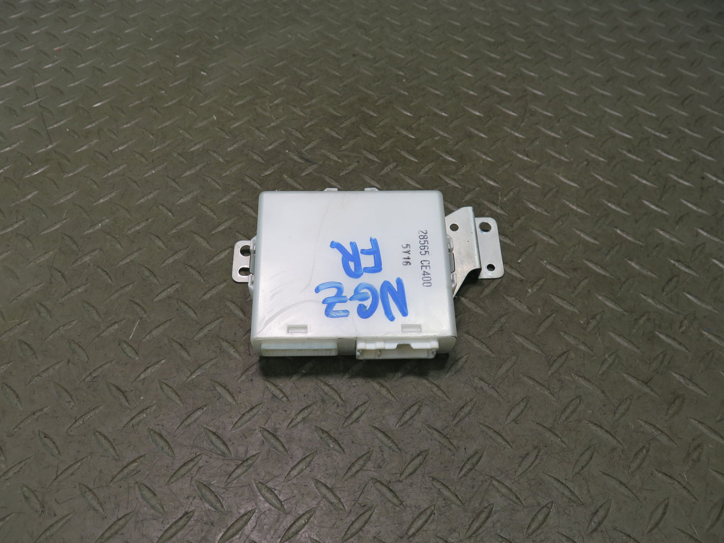 04-07 Nissan 350Z Z33 Convert Front Right Seat Control Module 28565-CE400 OEM