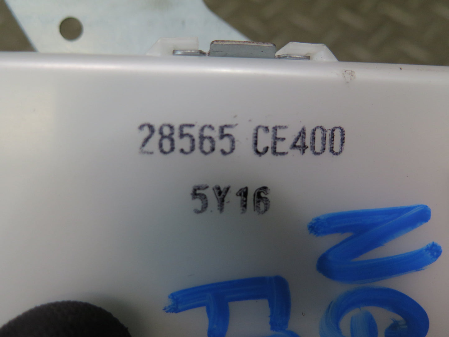 04-07 Nissan 350Z Z33 Convert Front Right Seat Control Module 28565-CE400 OEM