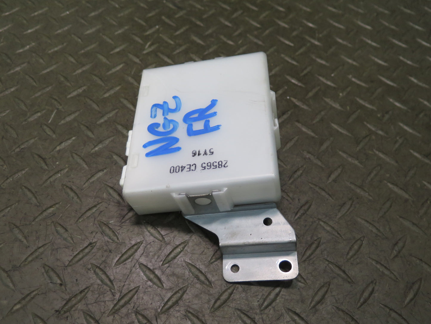 04-07 Nissan 350Z Z33 Convert Front Right Seat Control Module 28565-CE400 OEM