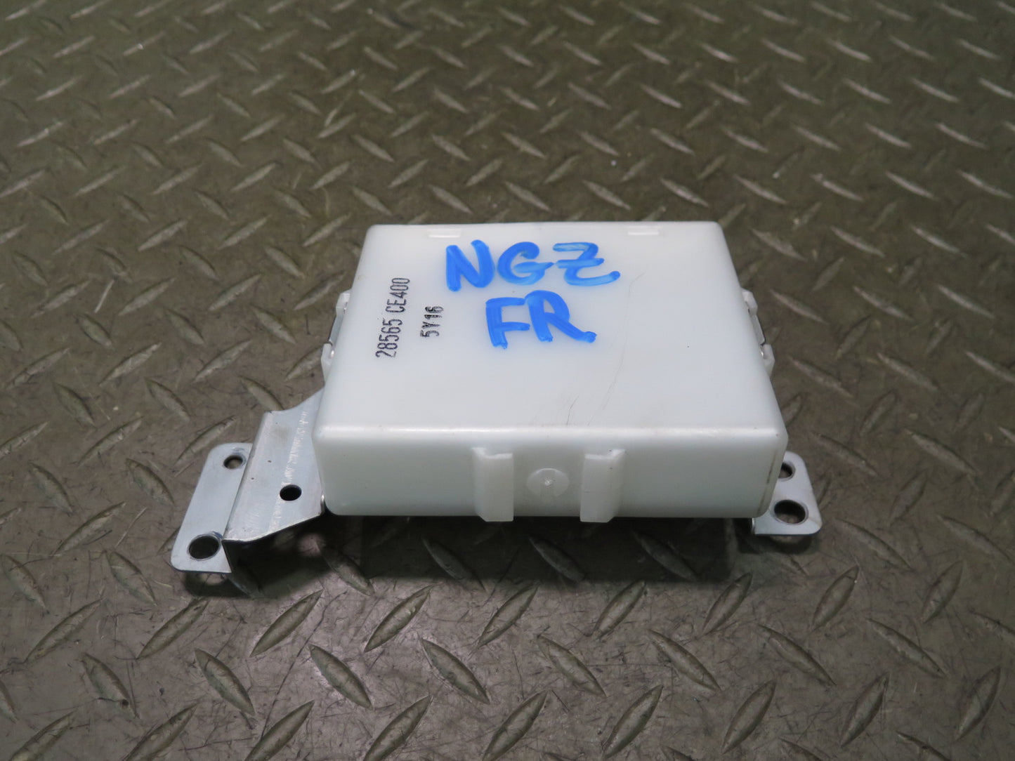 04-07 Nissan 350Z Z33 Convert Front Right Seat Control Module 28565-CE400 OEM