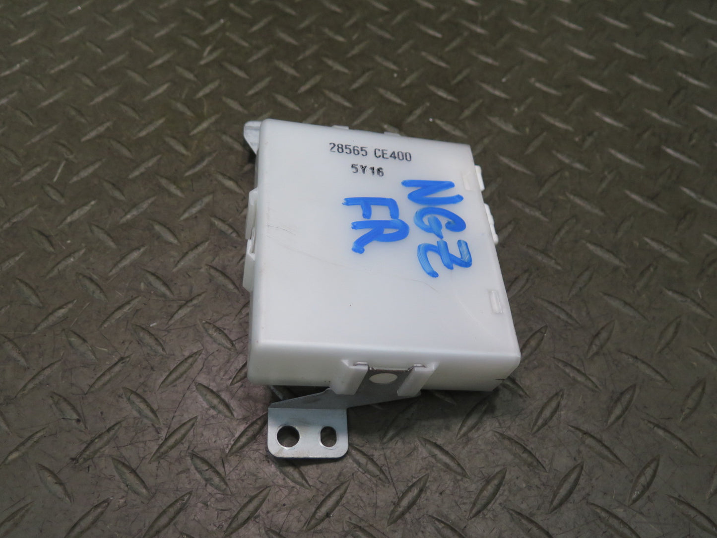 04-07 Nissan 350Z Z33 Convert Front Right Seat Control Module 28565-CE400 OEM