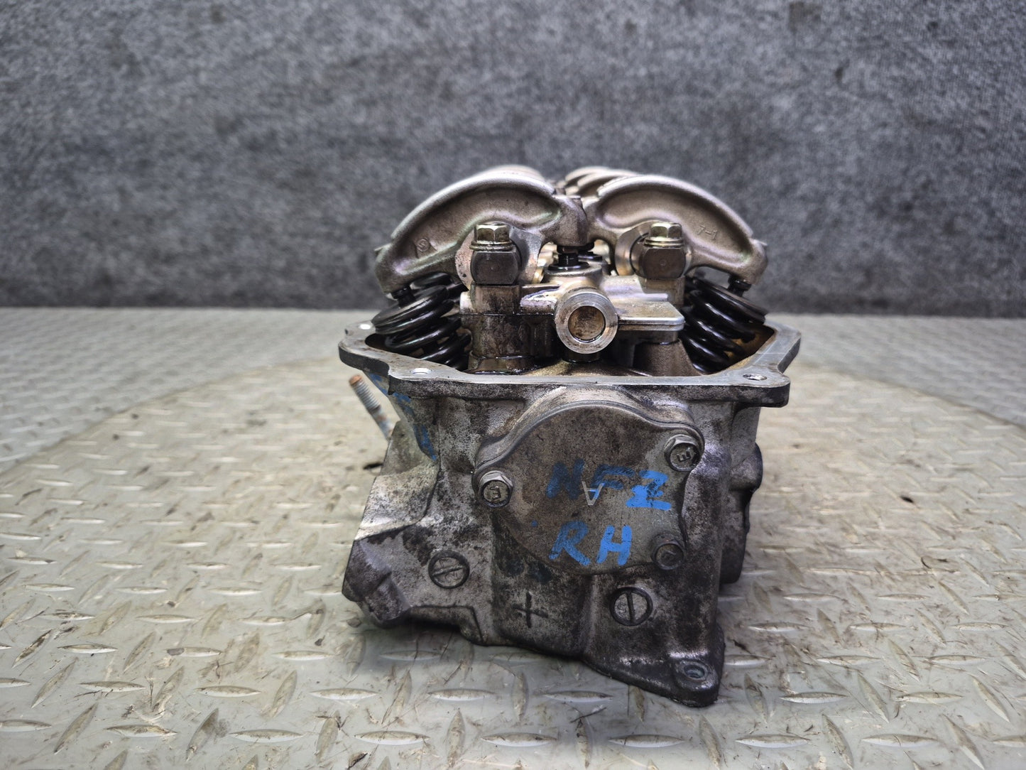84-86 Nissan Z31 300ZX VG30E NA Engine Motor Right Cylinder Head OEM