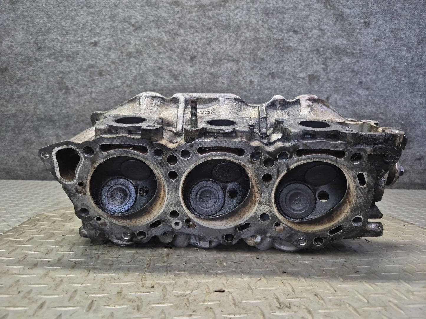 84-86 Nissan Z31 300ZX VG30E NA Engine Motor Right Cylinder Head OEM
