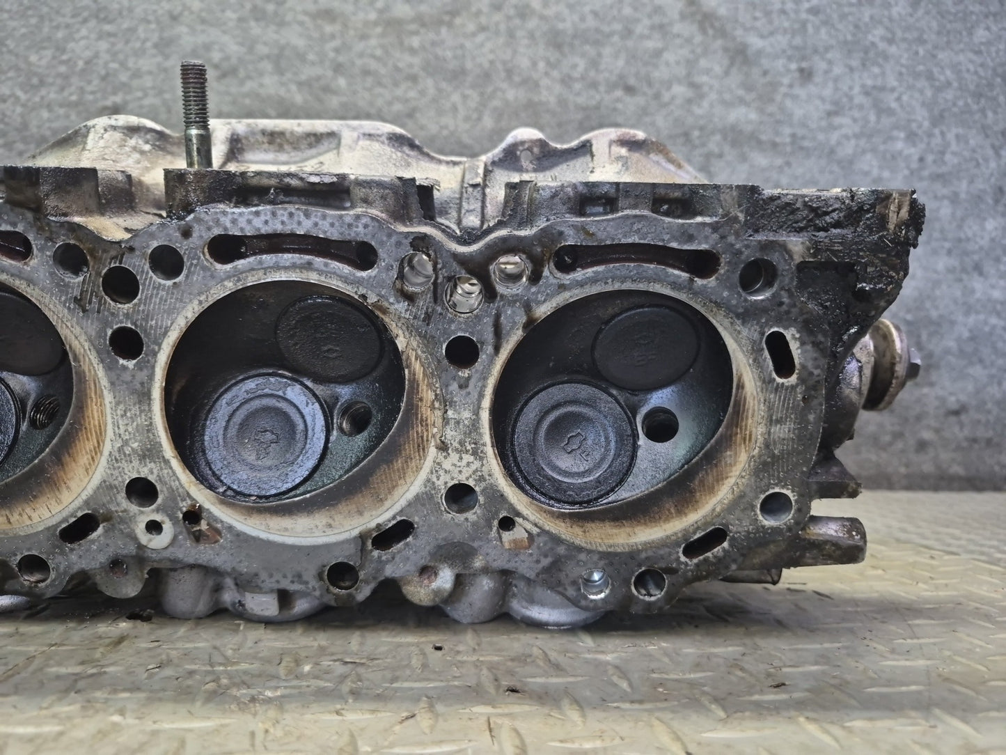 84-86 Nissan Z31 300ZX VG30E NA Engine Motor Right Cylinder Head OEM