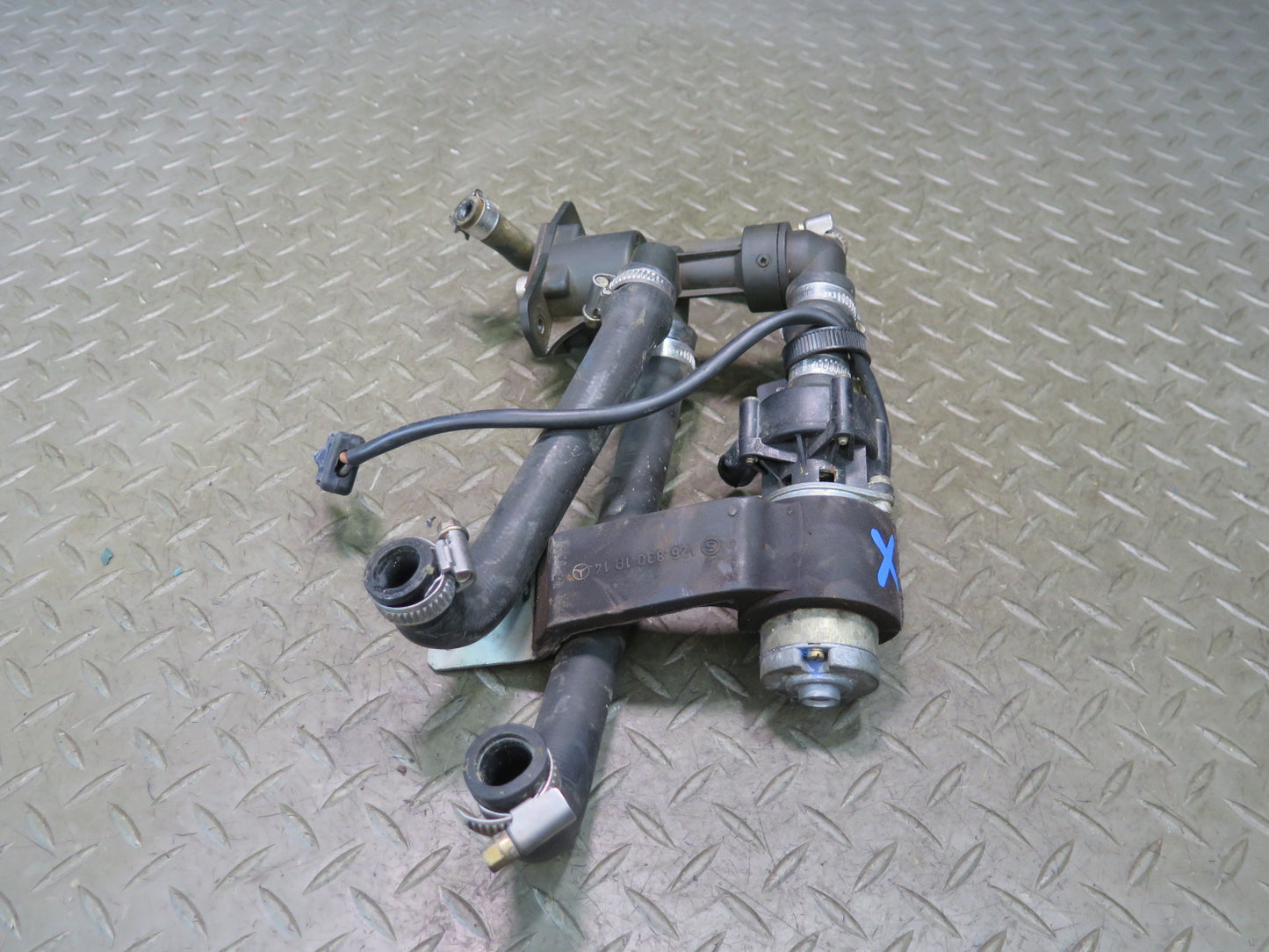 86-91 Mercedes W126 560SEL Heater Control Valve Recirculating Pump Assembly OEM