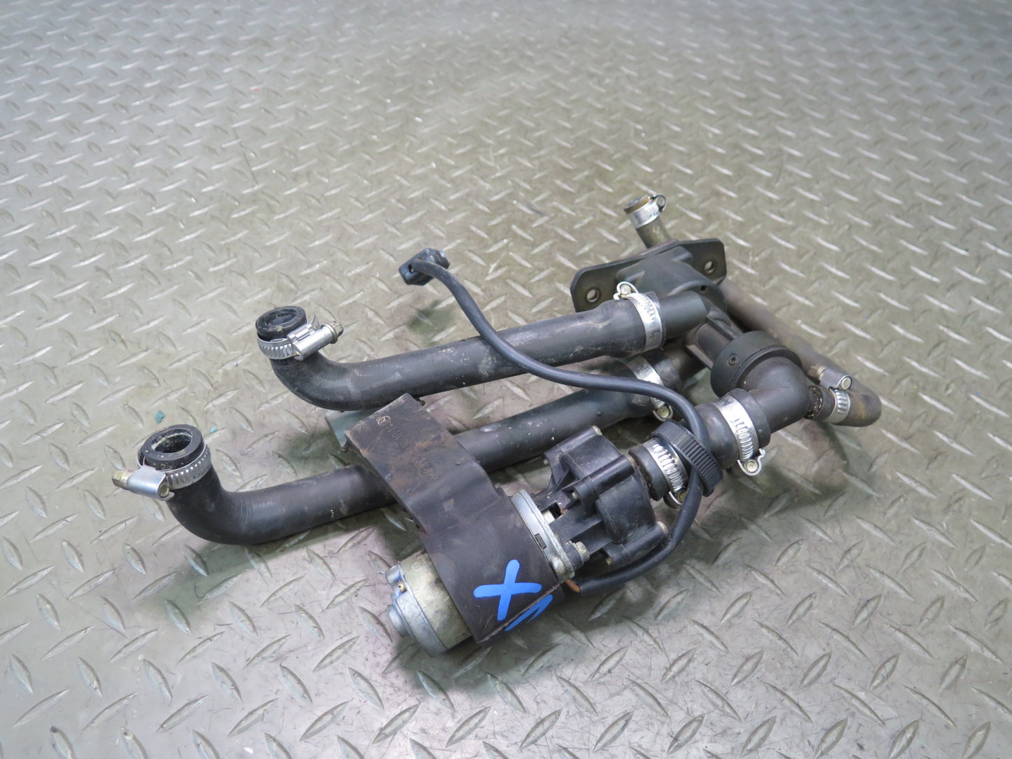 86-91 Mercedes W126 560SEL Heater Control Valve Recirculating Pump Assembly OEM