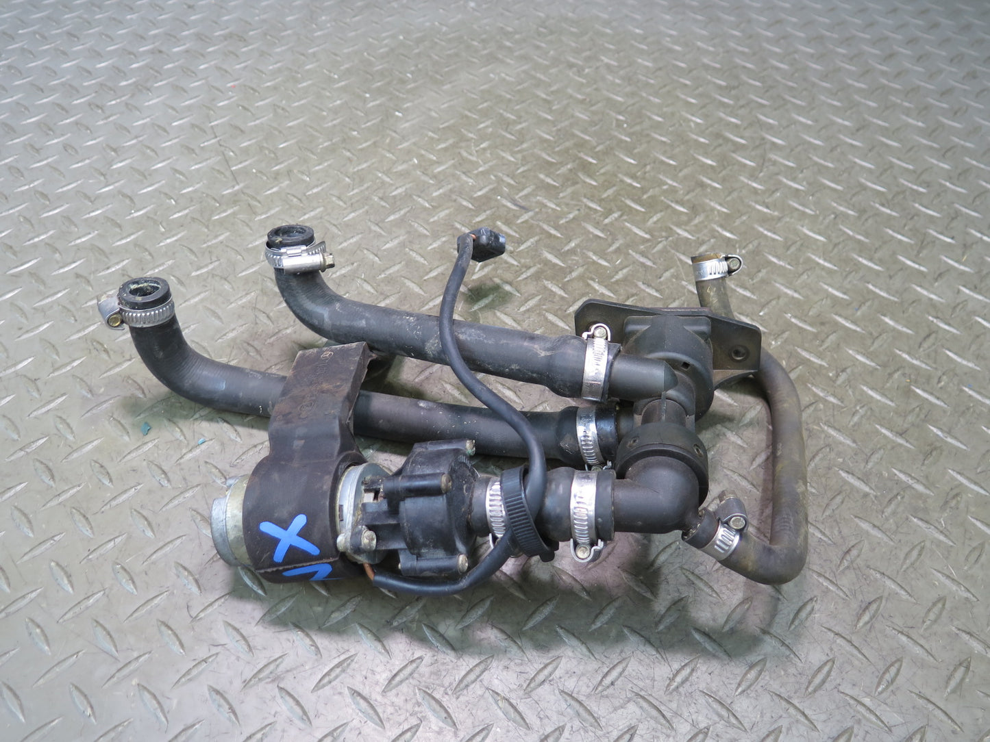 86-91 Mercedes W126 560SEL Heater Control Valve Recirculating Pump Assembly OEM