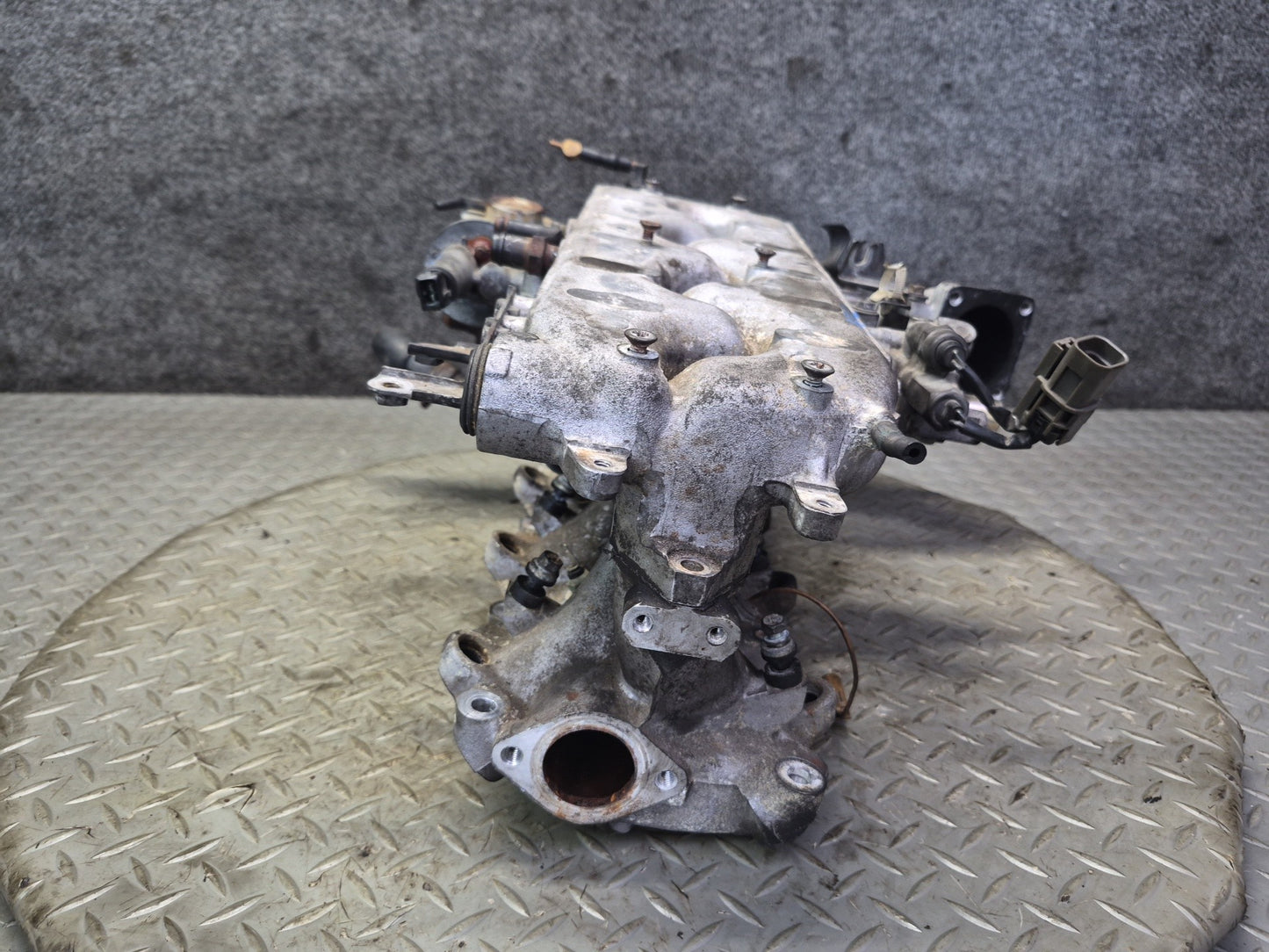 84-86 Nissan Z31 300ZX VG30E NON Turbo Upper Engine Motor Intake Manifold OEM