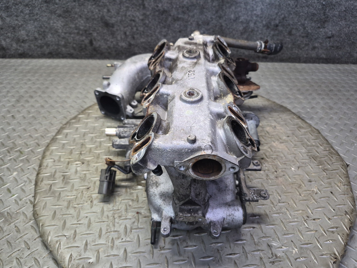 84-86 Nissan Z31 300ZX VG30E NON Turbo Upper Engine Motor Intake Manifold OEM