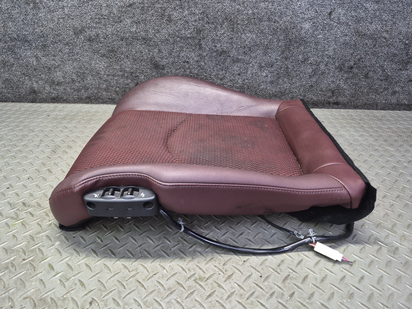 10-19 Nissan Z34 370Z Convert Front Right Seat Lower Leather Cushion Wine OEM