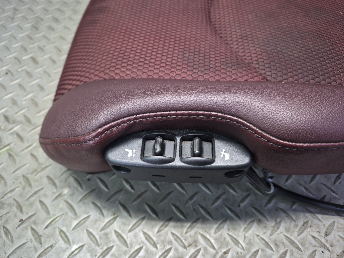 10-19 Nissan Z34 370Z Convert Front Right Seat Lower Leather Cushion Wine OEM