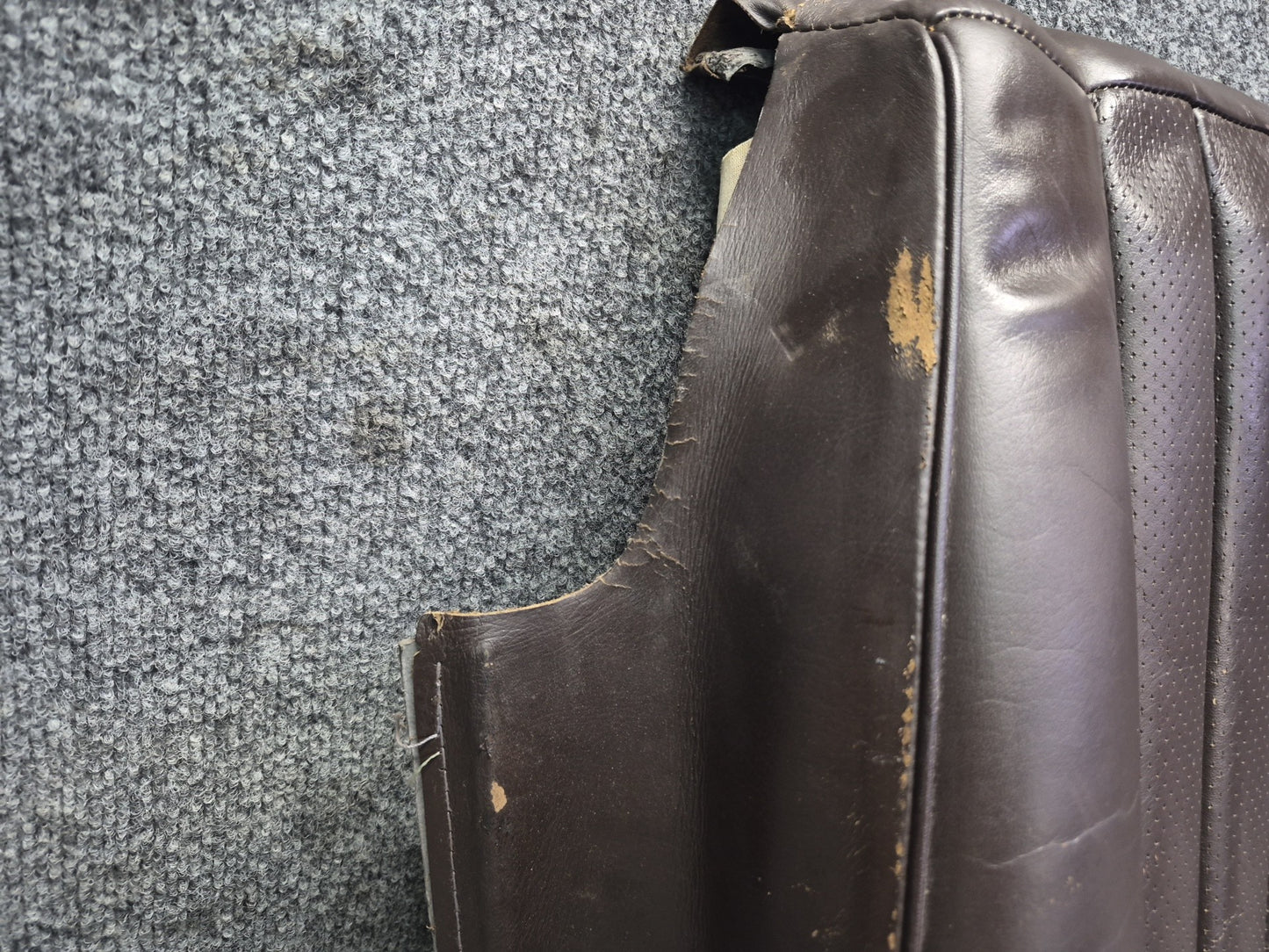 86-88 Mercedes W126 Sedan Front Left Seat Lower Leather Cushion Brasil Dmgd