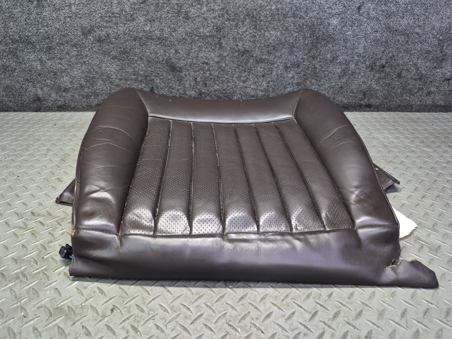 86-88 Mercedes W126 Sedan Front Left Seat Lower Leather Cushion Brasil Dmgd