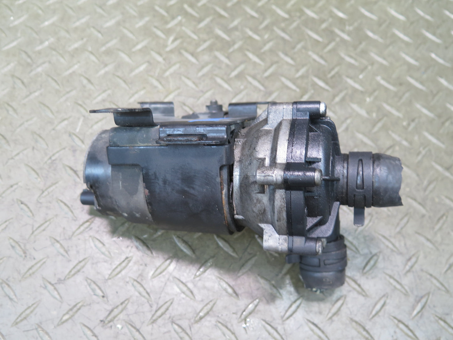 2012-2015 Mercedes X166 W166 Ml-class Auxiliary AUX Coolant Water Pump OEM